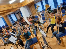 Wir wünschen einen erholsamen Sommer mit viel Musik!